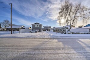 Apartment (2 Bedrooms) | Interior - Bright La Conner Getaway w/ Mountain Views! (La Conner)