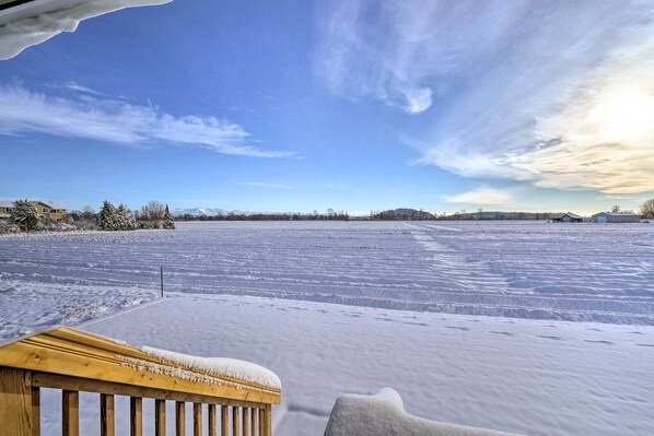 Apartment (2 Bedrooms) | Interior - Bright La Conner Getaway w/ Mountain Views! (La Conner)