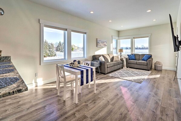 Apartment (2 Bedrooms) | Interior - Bright La Conner Getaway w/ Mountain Views! (La Conner)