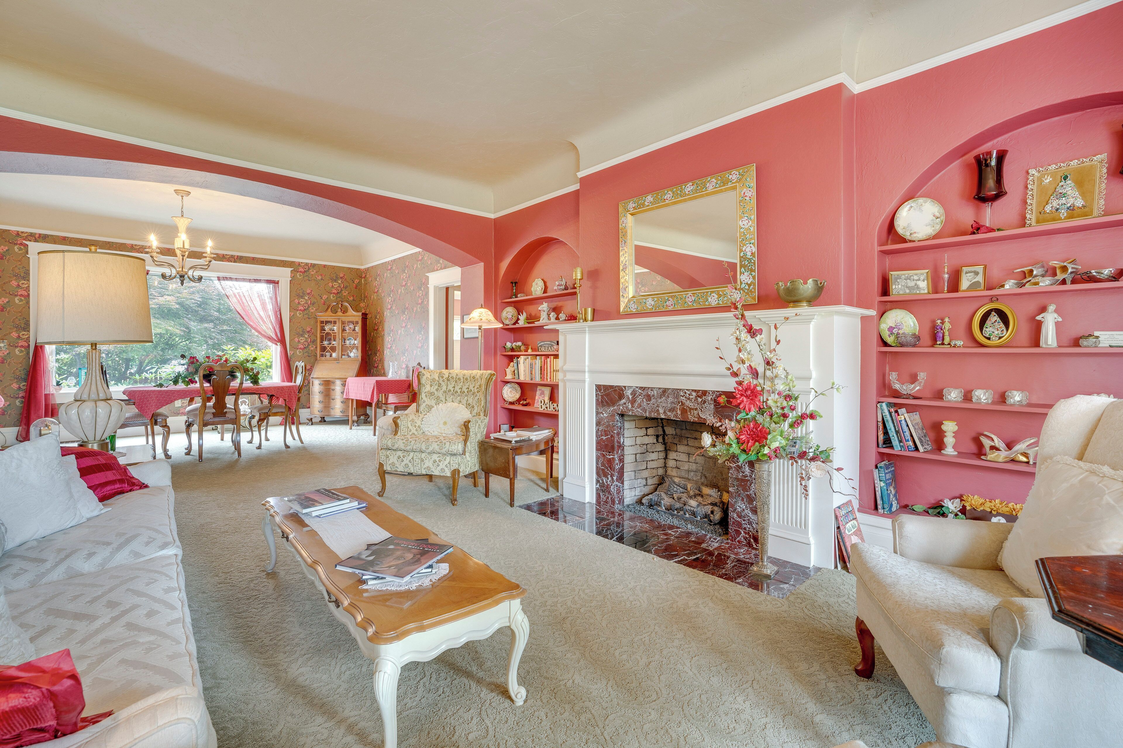 House (5 Bedrooms) | Interior