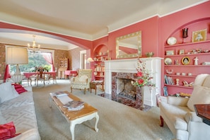 House (5 Bedrooms) | Interior - Wine Country Home With Yard; Walk to Downtown! (Walla Walla)