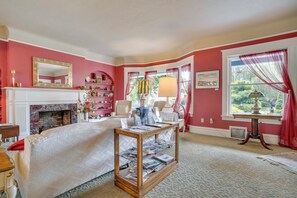 House (5 Bedrooms) | Interior