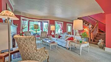 House (5 Bedrooms) | Interior