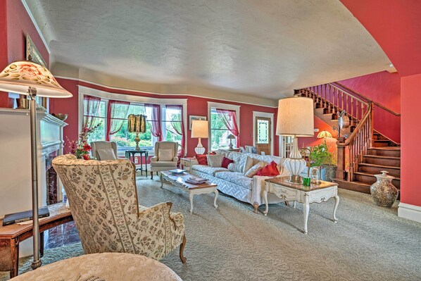 House (5 Bedrooms) | Interior