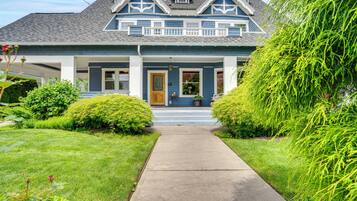 House (5 Bedrooms) | Exterior detail