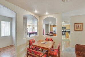 House (5 Bedrooms) | Interior