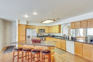 House (5 Bedrooms) | Interior