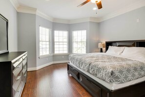 House (5 Bedrooms) | Interior