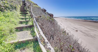 Peaceful Winter Retreat: Oregon Coastline Beach!