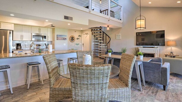 Apartment (2 Bedrooms) | Interior - Heated Pool, Steps to Beach: Indian Shores Condo! (Indian Shores)