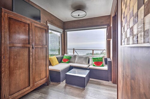 Serenity By The Sea - Chic Oceanfront Home w/ Deck