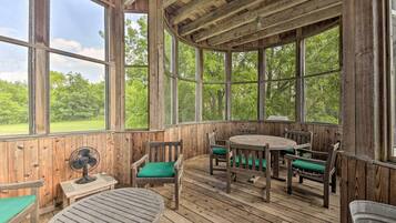 House (6 Bedrooms) | Interior