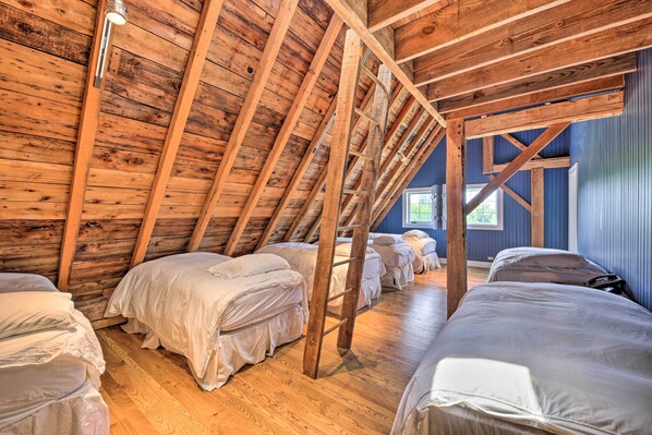 House (6 Bedrooms) | Interior - Luxe Barndominium w/ Home Gym, Theater, & More! (Walworth)