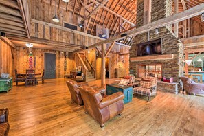 House (6 Bedrooms) | Interior