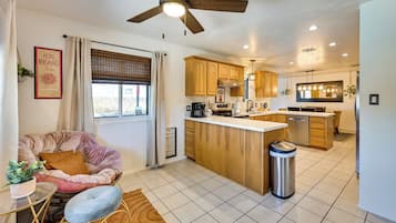 House (3 Bedrooms) | Interior