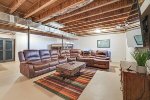 House (4 Bedrooms) | Interior - Water-view Home Half Mile to Table Rock Lake (Green Forest)