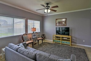 TV - Houston Family Home w/ Yard ~ 8 Mi to NRG Stadium! (Houston)