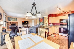 Apartment (2 Bedrooms) | Interior - Flagstaff Condo w/ Balcony in Golf Community! (Flagstaff)