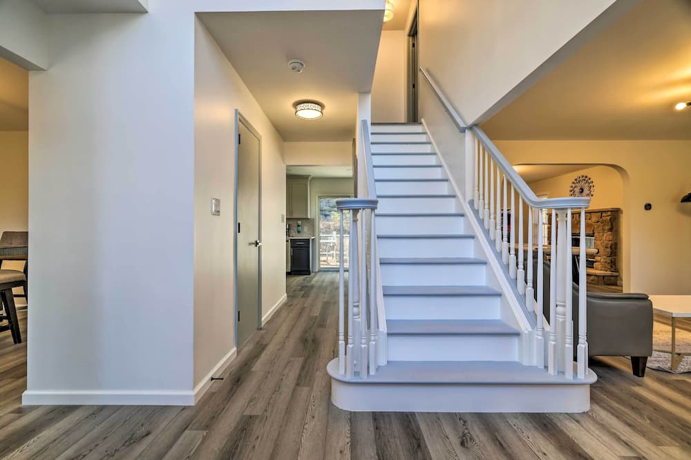 Movie Room, Hot Tub: Pocono Vacation Rental! - Delaware, NJ