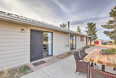 Elgin Home w/ Mountain Views ~ 3 Miles to Wineries