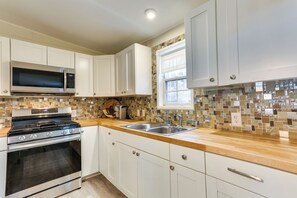 House (3 Bedrooms) | Interior - Kayaks, Electric Bicycles: Greentown Hideaway! (Greentown)