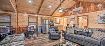 Cozy Broken Bow Cabin, Walk to the Lukfata Creek!