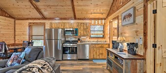 Cozy Broken Bow Cabin, Walk to the Lukfata Creek!