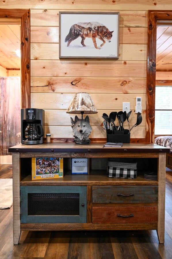 House (1 Bedroom) | Interior - Cozy Broken Bow Cabin, Walk to the Lukfata Creek! (Broken Bow)