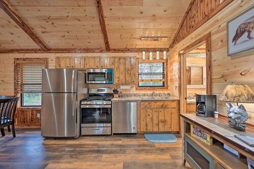 Cozy Broken Bow Cabin, Walk to the Lukfata Creek!