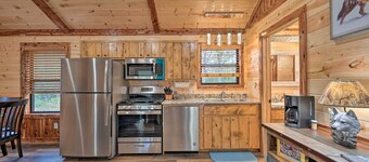 Cozy Broken Bow Cabin, Walk to the Lukfata Creek!