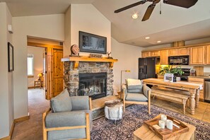 Apartment (2 Bedrooms) | Interior - Comfortable Ronald Condo Near Cle Elum Lake! (Cle Elum)