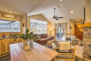 Apartment (2 Bedrooms) | Interior - Comfortable Ronald Condo Near Cle Elum Lake! (Cle Elum)