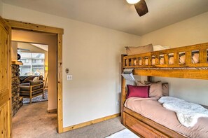 Interior - Comfortable Ronald Condo Near Cle Elum Lake! (Cle Elum)
