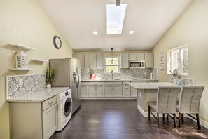 House (2 Bedrooms) | Interior - Bay Area Vacation Rental 4 Mi to Stanford! (Redwood City)