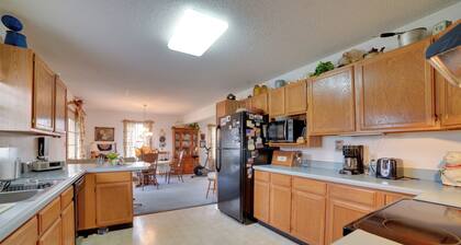 Peaceful Hazel Cottage w/ Deck & Yard!