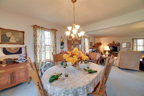 Peaceful Hazel Cottage w/ Deck & Yard!