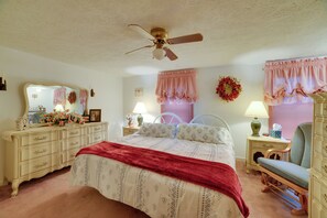 Interior - Peaceful Hazel Cottage w/ Deck & Yard! (Hazel)