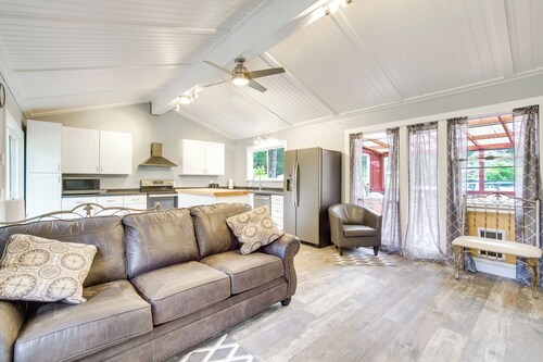Cozy North Bend Getaway Near Dunes + Ocean!