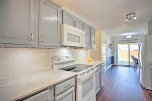 House (3 Bedrooms) | Private kitchen | Microwave, oven, stovetop, dishwasher - Plano Home w/ Private Yard < 5 Mi to Downtown! (Plano)