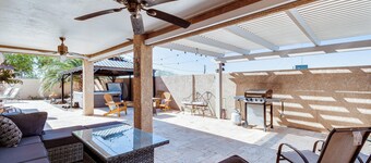 Lake Havasu City Escape: Patio, Pool + Grill!