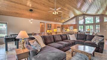 House (4 Bedrooms) | Interior