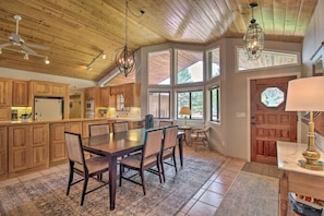 House (4 Bedrooms) | Interior