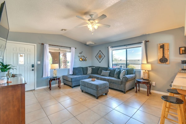 Interior - Bullhead City Home < 2 Mi to Colorado River! (Bullhead City)