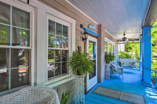 Dtwn Elizabethtown Home w/ Fire Pit & Gas Grill!