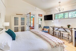 Apartment (0 Bedroom) | Interior