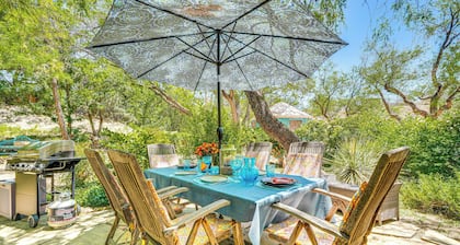 Casa Paloma Studio: Artsy & Airy w/ Hot Tub Access