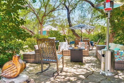 Casa Paloma Studio: Artsy & Airy w/ Hot Tub Access