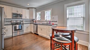 Unclassified image, 2 of 25, button - Updated Historic Cottage < 5 Mi to Downtown Atl! (Atlanta)