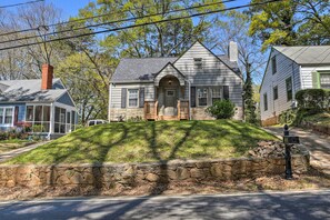 Exterior - Updated Historic Cottage < 5 Mi to Downtown Atl! (Atlanta)