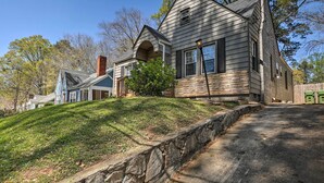 Unclassified image, 3 of 25, button - Updated Historic Cottage < 5 Mi to Downtown Atl! (Atlanta)